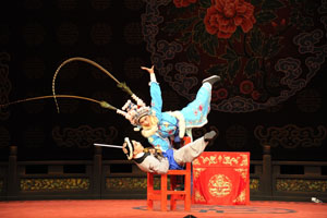 Two veteran actors use a chair to display brilliant techniques. (Photo Courtesy of Guo Guang Opera Company)